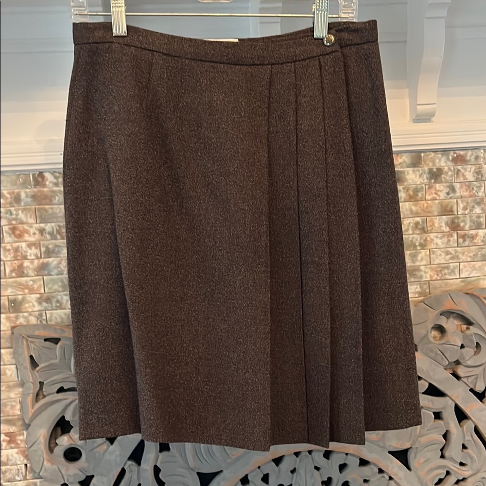Anne Klein Chocolate Brown A-Line Skirt. 
92% Wool.